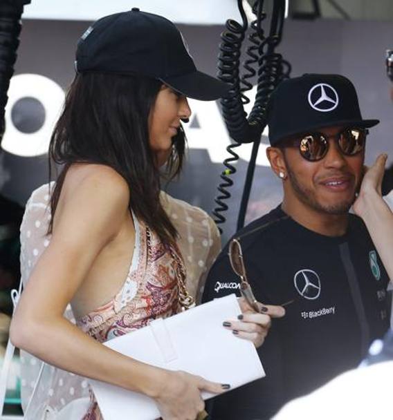 Lewis Hamilton con Kendall Jenner. Reuters